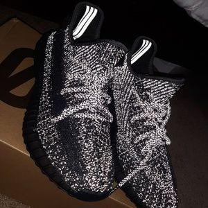 Yeezy boost 350 v2 black reflective